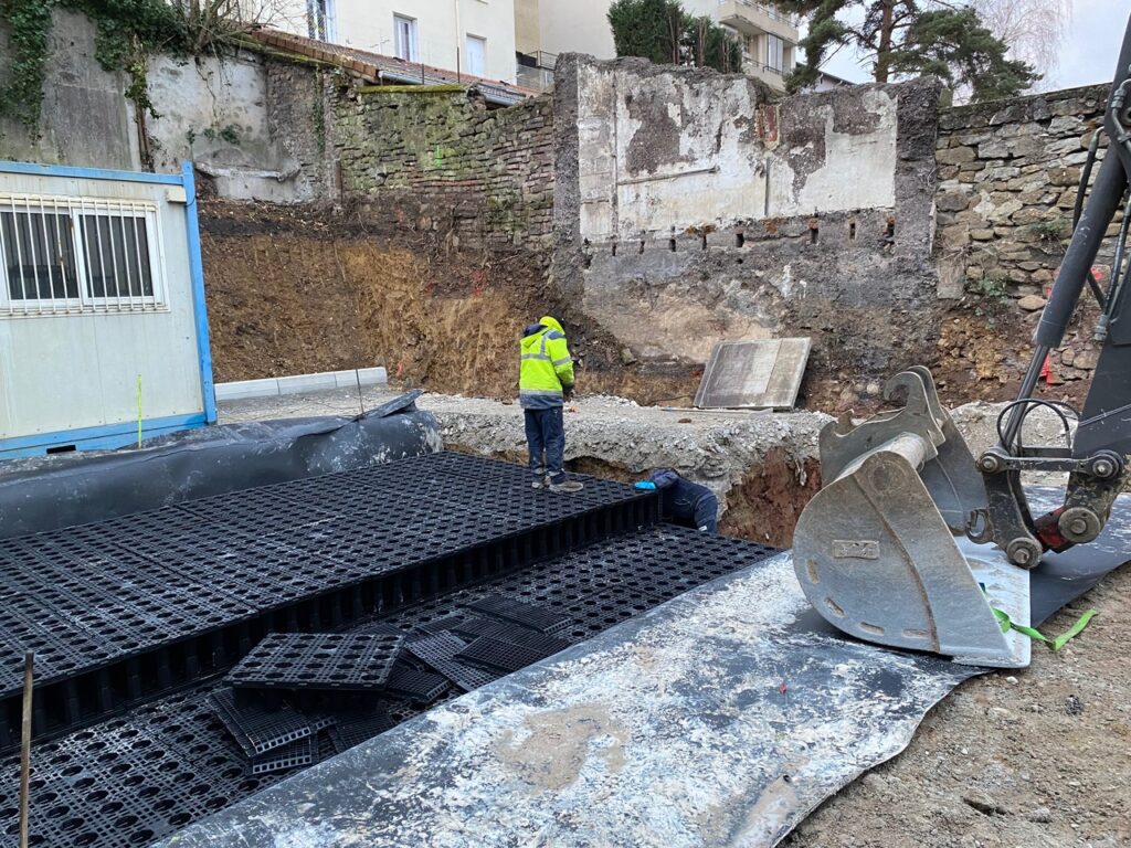 Bassin de rétention sous parking en casiers polyéthylènes