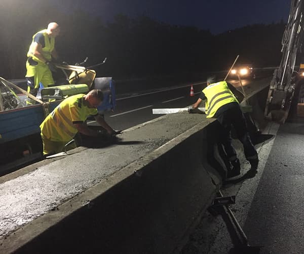 Chantier de nuit de réhabilitation de terre plein central